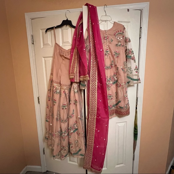 Ali Xeeshan GULAB PAASH - Picture 8 of 12